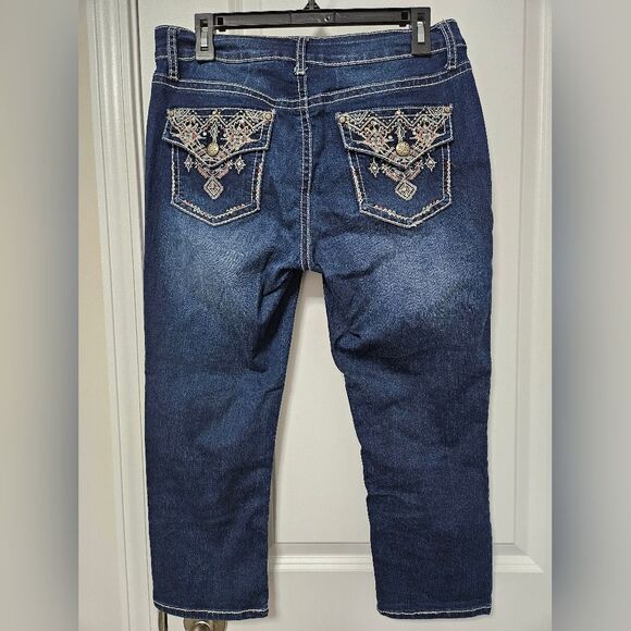 New Directions Weekend Jeans Women's 10 (31x22.5) Capris Mid-Rise Embroidered - Picture 1 of 10